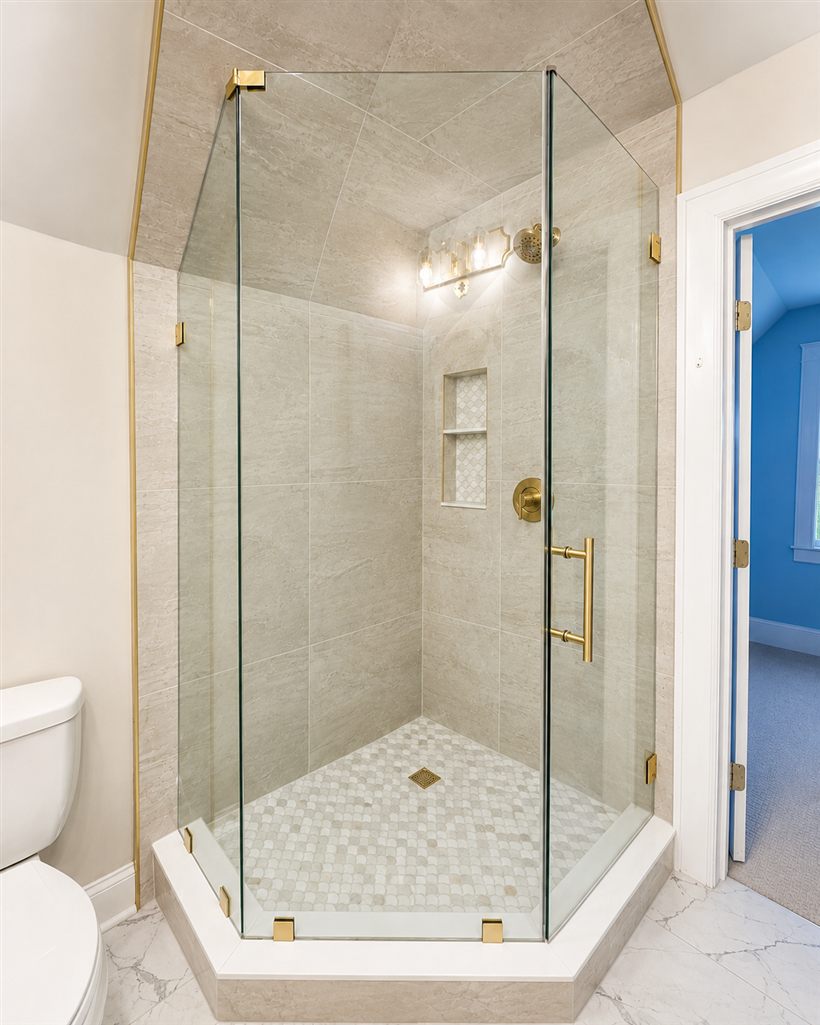 Frameless neo-angle glass shower enclosure